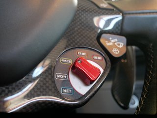 Ferrari 488 Spider Sport Abgas Kamera Carbon Lenkrad, Scuderia Embleme Daytona Seats - bilder 20