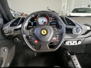 Ferrari 488 Spider Sport Abgas Kamera Carbon Lenkrad, Scuderia Embleme Daytona Seats - bilder 33