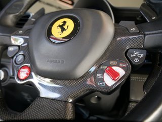 Ferrari 488 Spider Sport Abgas Kamera Carbon Lenkrad, Scuderia Embleme Daytona Seats - bilder 38