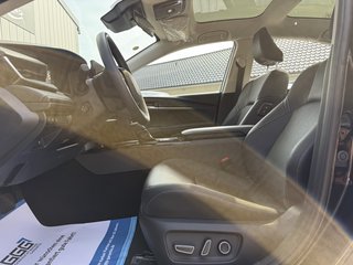 Toyota Camry Pano SHZ LED ACC RFK - bilder 1