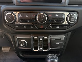 Jeep Wrangler Unlimited Sahara/AppleCar/PDC/Hardtop/LED - bilder 13