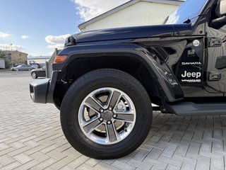 Jeep Wrangler Unlimited Sahara/AppleCar/PDC/Hardtop/LED - bilder 14