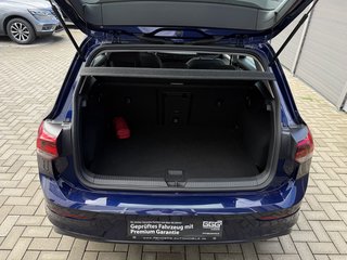 Volkswagen Golf VIII Life Tempo Kamera SHZ LED AppleCar - foto 1