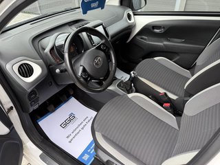 Toyota AYGO Kamera LED Scheckheft. 1.Hand - photo 3