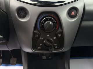 Toyota AYGO Kamera LED Scheckheft. 1.Hand - photo 16