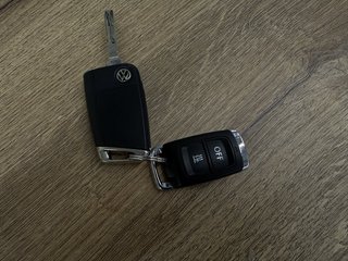 Volkswagen T-Roc Sport Pano SHZ Kamera ACC Standhz. Beats - foto 24