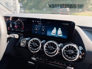 Mercedes-Benz GLA 220 4M AMG+Multibeam+Carbon+Kamera+Memory+19 - bilder 16