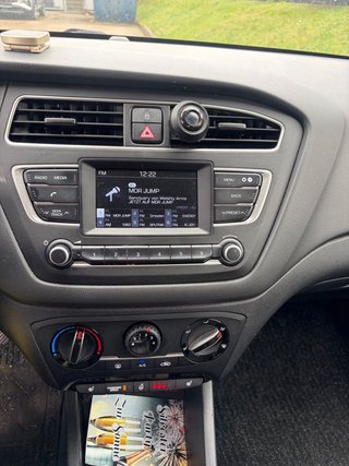 Hyundai i20 Trend 1.2 Sitzheizung PDC Bluetooth Allwett. - foto 9
