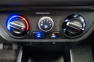 Hyundai i10 Connect & Go Navi Klima SHZ Winterräder - foto 8
