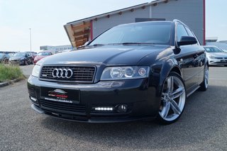 Audi A4 3.0 quattro KLIMAAUT. | BOSE | PDC | NAVI Used vehicle for sale | First registration 10/2003 | Price 3.490 €