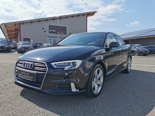 Audi A3 2.0 TDI Limousine 1.HAND/SHZ/PDC/BI-XENON Used vehicle for sale | First registration 12/2016 | Price 18.990 €