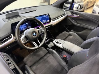 BMW 218 Active Tourer M-SPORT PANO 360KAM H&K HUD AHK - bilder 13