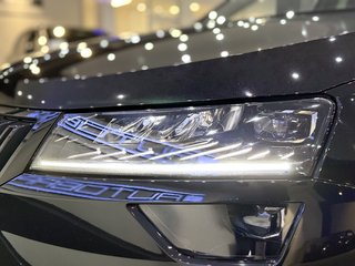 Skoda Karoq 1.5 TSI DSG SPORT PANO ACC KAM DIG-DISPLAY - foto 24