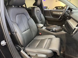 Volvo XC40 B4 INSCRIPTION LEDER H&K LED NAVI RFK AMBIE - bilder 13