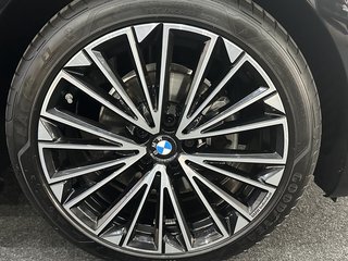 BMW 218 Active Tourer M-SPORT PANO HUD H&K MASSAGE - foto 38