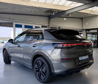 Volkswagen T-Roc R-Line Sport Black Style Autom., IQ Light AHK Kamera - foto 3