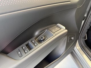 Volkswagen T-Roc R-Line Sport Black Style Autom., IQ Light AHK Kamera - foto 11