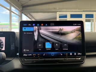 Volkswagen T-Roc R-Line Sport Black Style Autom., IQ Light AHK Kamera - foto 19