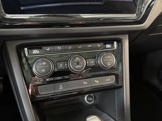 Volkswagen Touran 2.0 TDi Autom., LED Pano Kamera ACC 7-Sitze - bilder 27