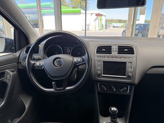 Volkswagen Polo V Comfortline Pano Multilenkrad Navi Winterpaket - photo 1