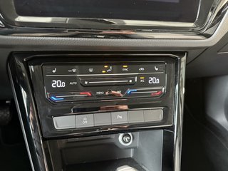 Volkswagen Touran Highline Autom. LED Navi 7-Sitzer AHK - photo 12