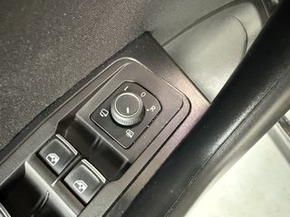 Volkswagen T-Roc United Autom.. Navi PDC Standhzg. CarPlay + Allwetter - bilder 8