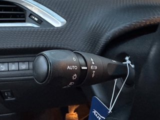 Peugeot 208 Allure 1.2*Klimaaut.*Temp.*PDC*GrauMatt* - bilder 13