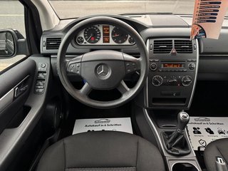 Mercedes-Benz B160*Klima*Allwetter*E-Paket*TÜV NEU* - foto 1