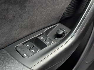 Audi Q3 2.0 TDI Quattro*Aut.*Xenon*Leder*AHK*PDC* - bilder 11
