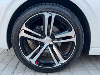 Peugeot 208 GT Line*Aut*Nav*Pano*JBL*Szhz*Temp*PDC*Kam* - bilder 1