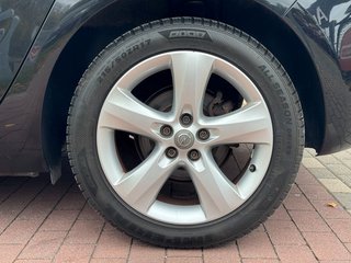 Opel Astra J Limousine EDITION 1.6*Xenon*Temp*Klima* - foto 1