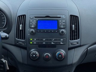 Hyundai i30 cw 1.4 FIFA WM Edition Kombi*Klima*TÜV NEU - bilder 6