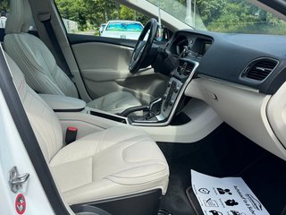 Volvo V40 1.5 T2*Ocean Race*Aut*Klima*Pano*Temp*Leder - foto 5