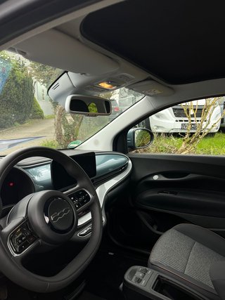 Fiat 500 e Icon Cabrio, Komfort,- Magic-Eye,- Co-Driver- und Winterpaket - bilder 6