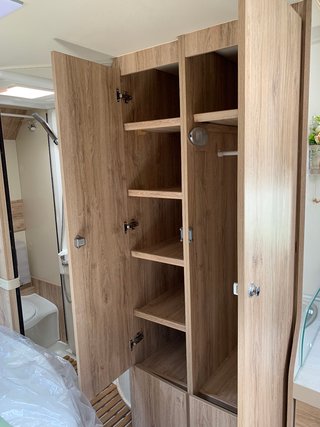 Eura Mobil Profila T 675 SB incl. Fahrradträger, Markise und NAV mit Rückfahrkam.,Chassis-, Design-, Plug in-Paket, Panorama-Glasdach, Zus.-Bett für zwei Pers. - foto 25