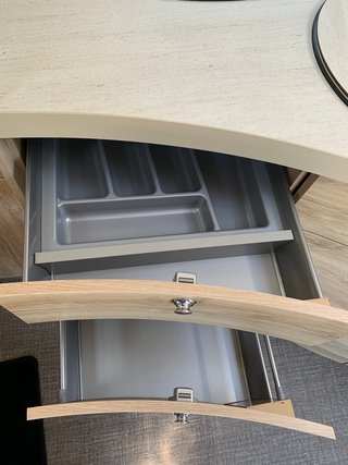 Eura Mobil Profila T 675 SB incl. Fahrradträger, Markise und NAV mit Rückfahrkam.,Chassis-, Design-, Plug in-Paket, Panorama-Glasdach, Zus.-Bett für zwei Pers. - foto 12