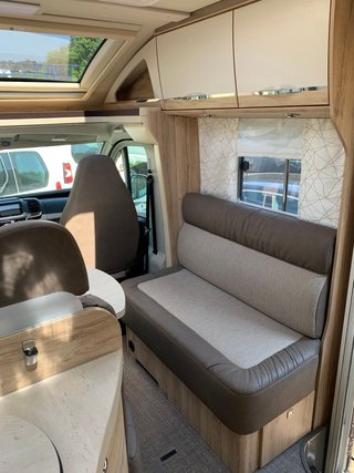 Eura Mobil Profila T 675 SB incl. Fahrradträger, Markise und NAV mit Rückfahrkam.,Chassis-, Design-, Plug in-Paket, Panorama-Glasdach, Zus.-Bett für zwei Pers. - foto 13