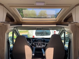 Eura Mobil Profila T 675 SB incl. Fahrradträger, Markise und NAV mit Rückfahrkam.,Chassis-, Design-, Plug in-Paket, Panorama-Glasdach, Zus.-Bett für zwei Pers. - foto 18