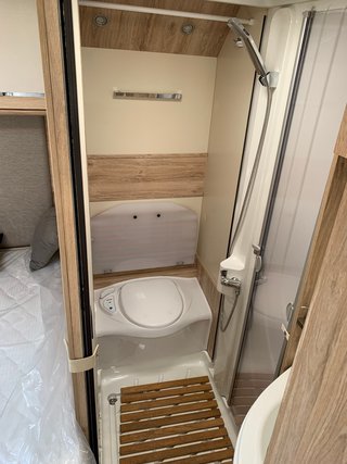 Eura Mobil Profila T 675 SB incl. Fahrradträger, Markise und NAV mit Rückfahrkam.,Chassis-, Design-, Plug in-Paket, Panorama-Glasdach, Zus.-Bett für zwei Pers. - foto 21