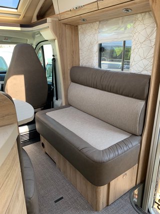 Eura Mobil Profila T 675 SB incl. Fahrradträger, Markise und NAV mit Rückfahrkam.,Chassis-, Design-, Plug in-Paket, Panorama-Glasdach, Zus.-Bett für zwei Pers. - foto 22