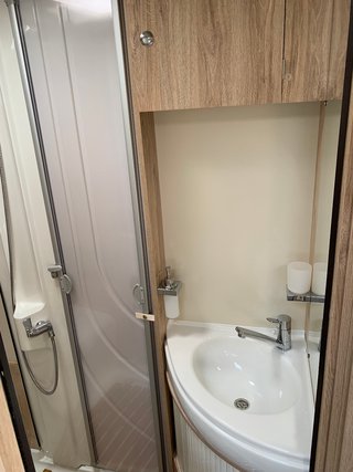 Eura Mobil Profila T 675 SB incl. Fahrradträger, Markise und NAV mit Rückfahrkam.,Chassis-, Design-, Plug in-Paket, Panorama-Glasdach, Zus.-Bett für zwei Pers. - foto 23