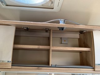 Eura Mobil Profila T 675 SB incl. Fahrradträger, Markise und NAV mit Rückfahrkam.,Chassis-, Design-, Plug in-Paket, Panorama-Glasdach, Zus.-Bett für zwei Pers. - foto 26