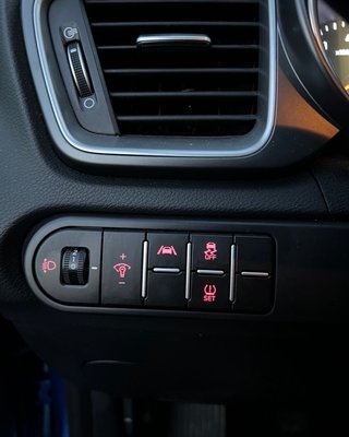 Kia Ceed 1,0 T-GDi M6 Attract - foto 10