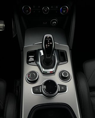 Alfa Romeo Stelvio Veloce Q4 - foto 8