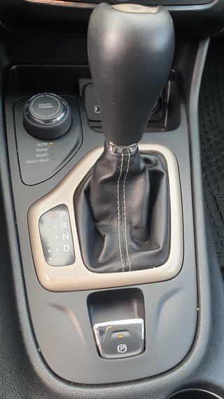 Jeep Cherokee Night Eagle 4WD, 2,2 AT 200PS - foto 10