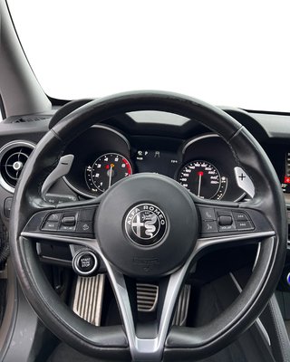 Alfa Romeo Stelvio First Edition Q4 2.0 Turbo Launch, Klimaautomatik, Sitzheizung Fahrer und Beifahrersitz - bilder 6