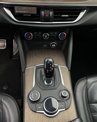 Alfa Romeo Stelvio First Edition Q4 2.0 Turbo Launch, Klimaautomatik, Sitzheizung Fahrer und Beifahrersitz - bilder 7