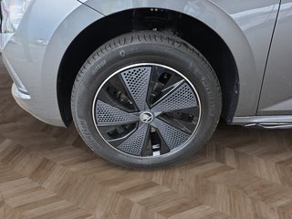 Skoda Kamiq Monte Carlo 1,5TSI DSG 5*J.Gar/Kessy/Matrix/Winterp/Kamera  ** - bilder 10