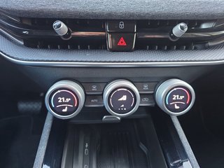 Skoda Superb Combi 2,0TDI DSG Navi/DCC/ACC/Kamera/Sitzhz.  ** - bilder 17