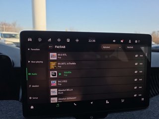 Skoda Superb Combi 2,0TDI DSG Navi/DCC/ACC/Kamera/Sitzhz.  ** - bilder 21